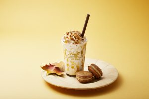 リンツ初、チョコレートでできた“ショコラストロー”でさらに濃厚な味わいに！ 「メープル ショコラドリンク with ショコラストロー」が9月14日より新登場！
