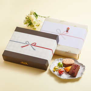 チョコレート好きなあの人に、夏も美味しいショコラのギフトを。 ＜日本限定＞リンツのチョコレートを贅沢に使用した、夏でも溶けない焼き菓子やプリン などお中元や暑中見舞いなど夏のご挨拶にぴったりなラインナップ。