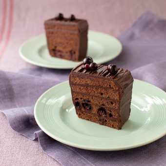 カシスとミントチョコレートのレイヤーケーキ リンツのチョコレートレシピ
